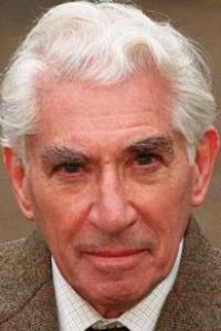 Frank Finlay