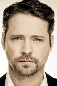 https://twitter.com/Jason_Priestley