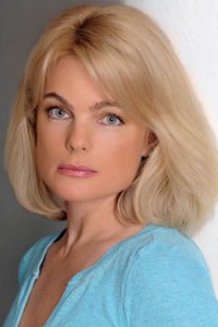 Erika Eleniak