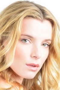 Betty Gilpin
