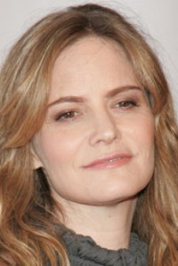 Jennifer Jason Leigh