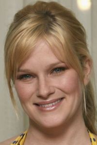 Nicholle Tom