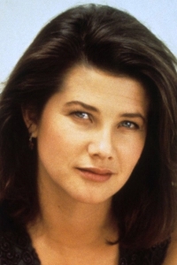 Daphne Zuniga - Filmfansite